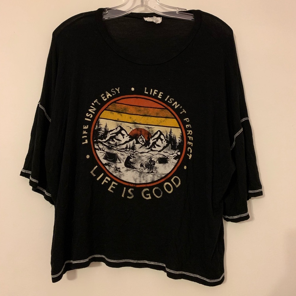 Womens graphic flutter short sleeve tshirt